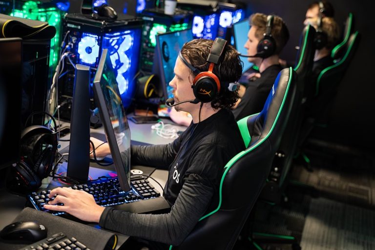 Esports Community Power: How Fans Fuel the Industry’s Biggest Wins